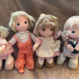 4 Precious Moments dolls 
Great condition